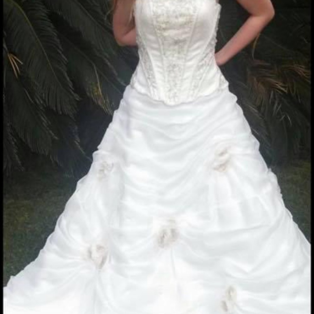 Ysa Makino Size 10 Ballroom Wedding Dress